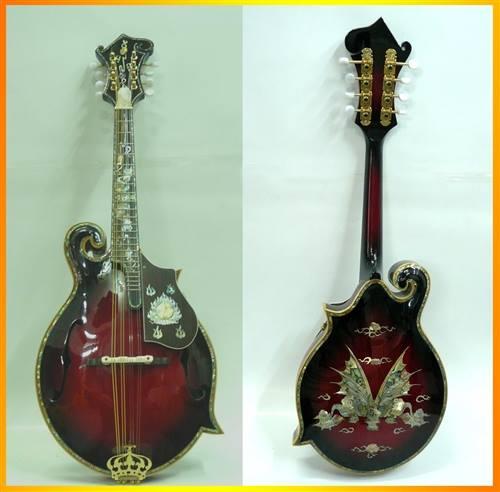 Khảm xà cừ và vẽ tranh cho cây đàn guitar