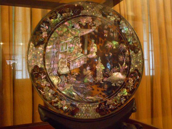 Những bộ khảm xà cừ tái hiện chân dung vua Bảo Đại Và Hoàng Hậu Nam Phương